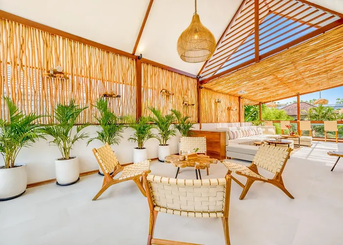 Orlando - Brand New 9br Jacuzzi Cinema Villa Seminyak (Bali)