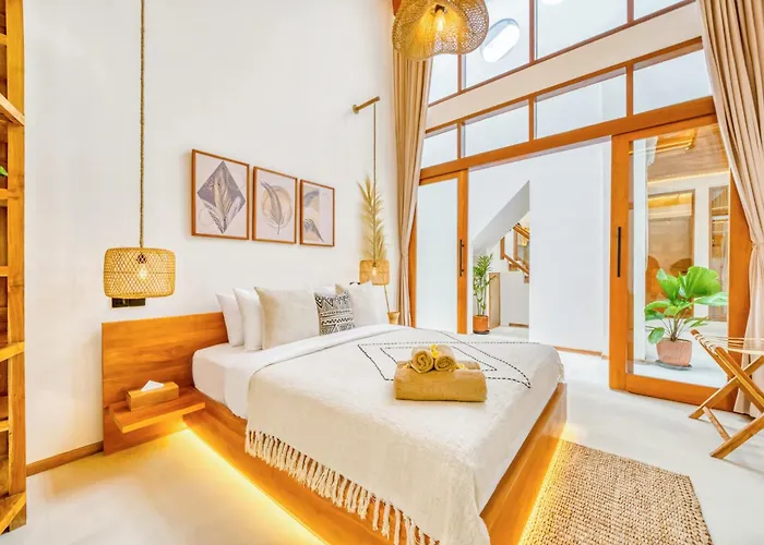 Villa Orlando - Brand New 9br Jacuzzi Cinema Seminyak