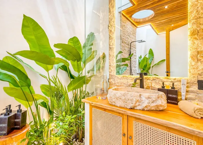 Orlando - Brand New 9br Jacuzzi Cinema Villa Seminyak