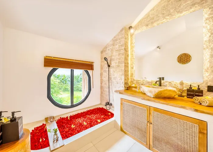 Villa Orlando - Brand New 9br Jacuzzi Cinema Seminyak (Bali)