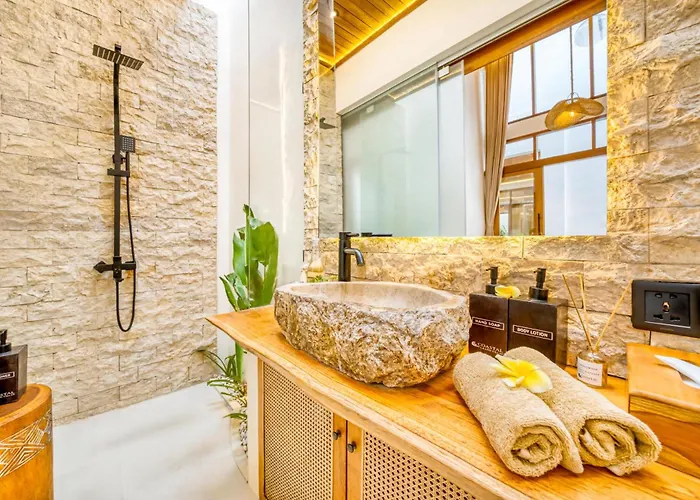 Orlando - Brand New 9br Jacuzzi Cinema Villa Seminyak