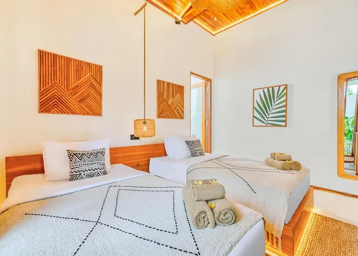 Orlando - Brand New 9br Jacuzzi Cinema Seminyak