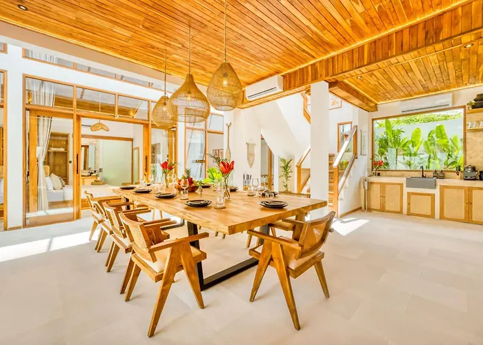 Villa Orlando - Brand New 9br Jacuzzi Cinema Seminyak (Bali)