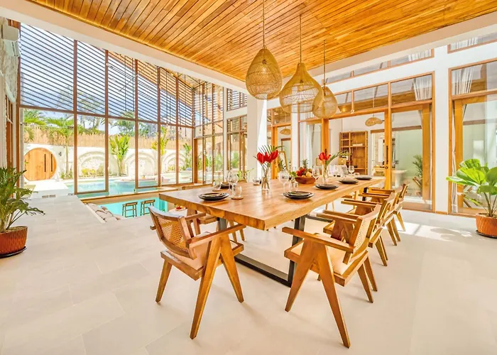 Villa Orlando - Brand New 9br Jacuzzi Cinema Seminyak (Bali)